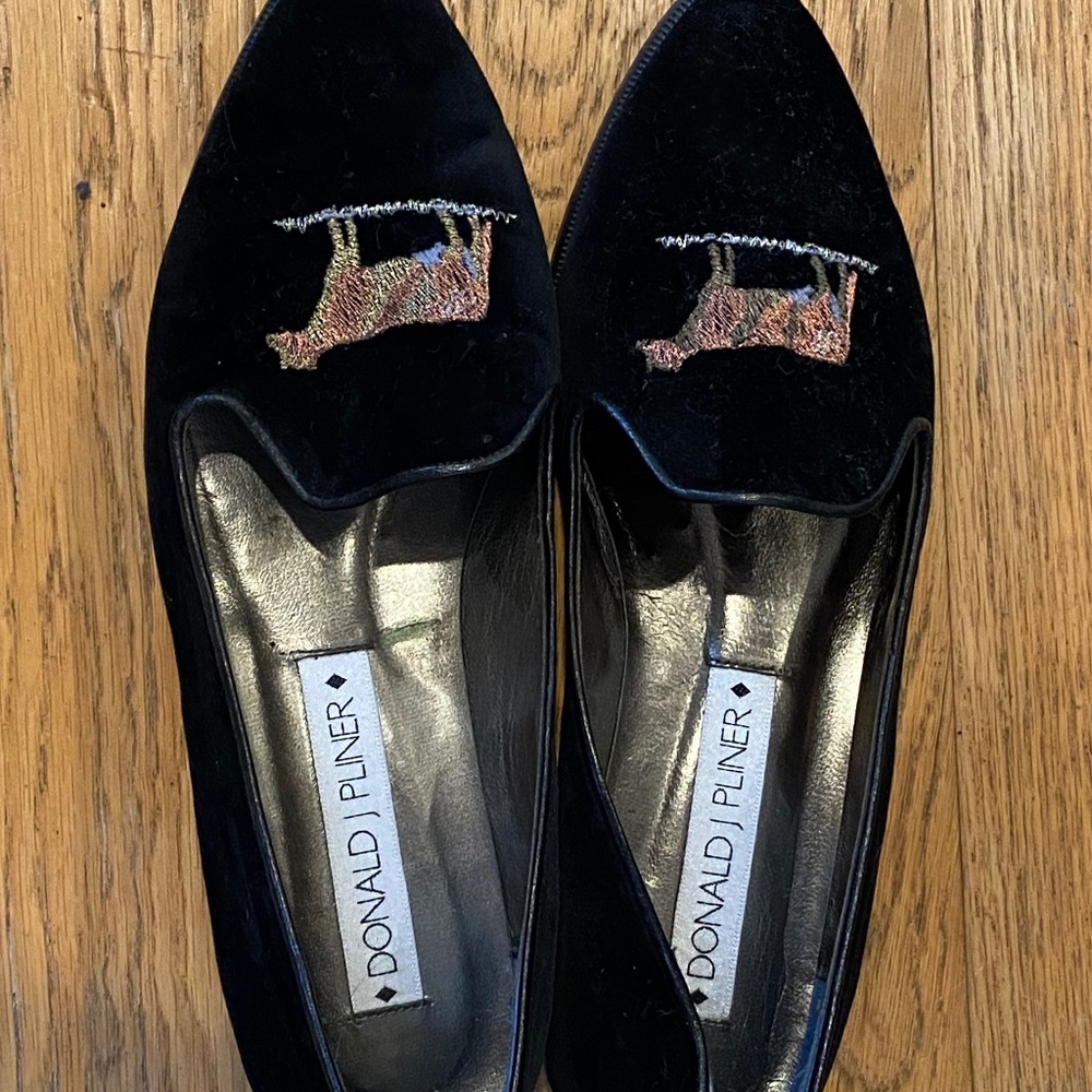 Dressy Donald J. Pliner black velvet flats with cow design (yes cows!) size 7.5